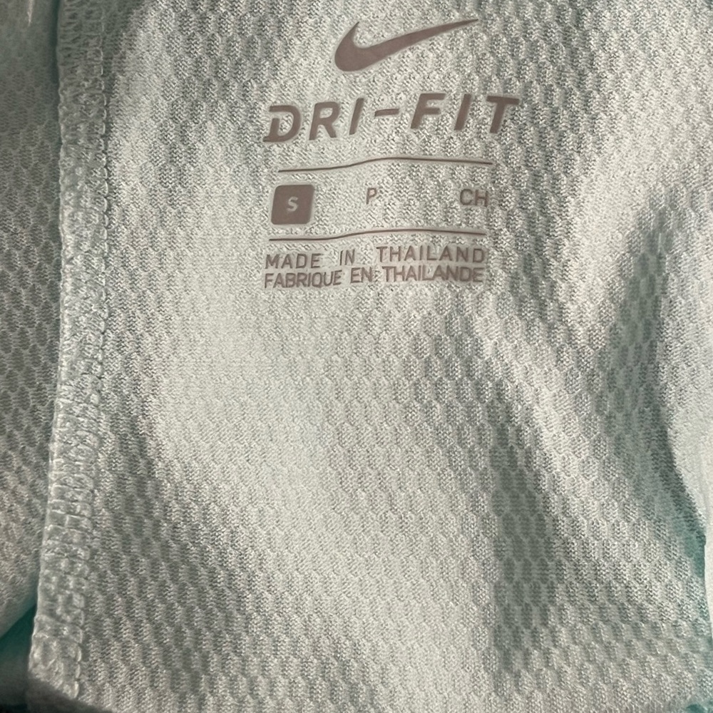 NWOT Nike Women's Aqua Dri-Fit Long Sleeve Tee - Picture 4 of 4